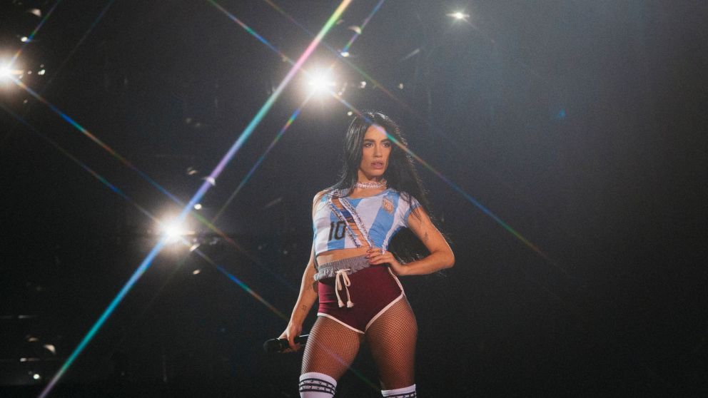 Lali Esp�sito convirti� sus shows en V�lez en una gran movida solidaria