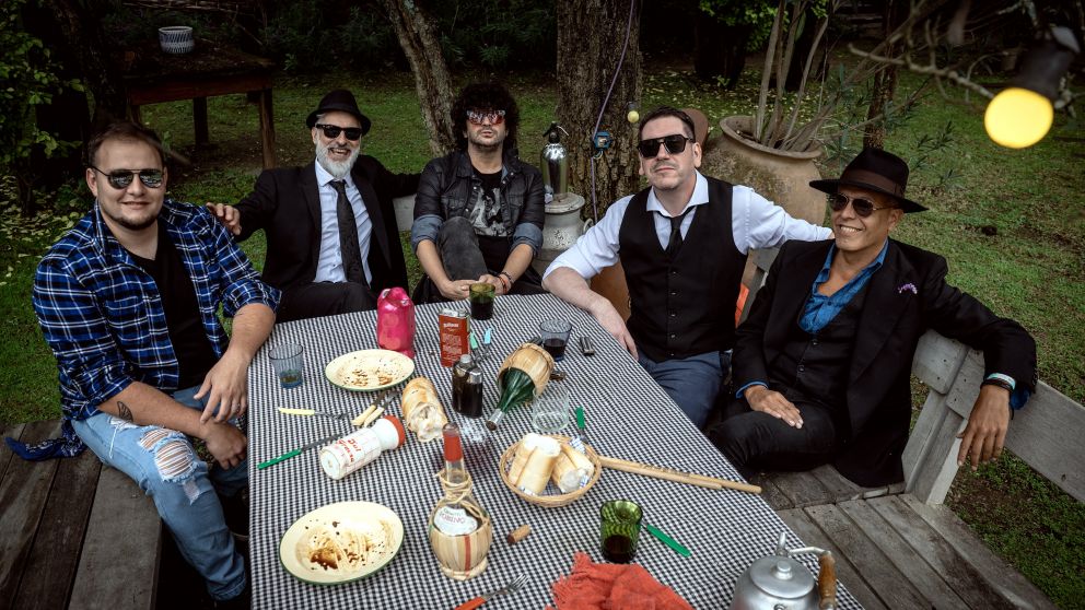 Los Mentidores lanzan "El Envidioso" junto a Juanse: ya disponible en todas las plataformas