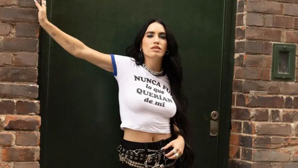 Lali Espósito se pone la camiseta solidaria en la previa de sus shows en Vélez