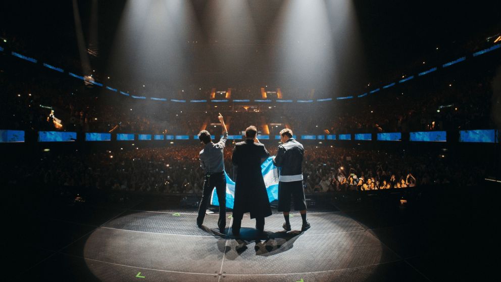 Reik regres� a Buenos Aires con un show cargado de hits y una sorpresa junto a Yami Safdie