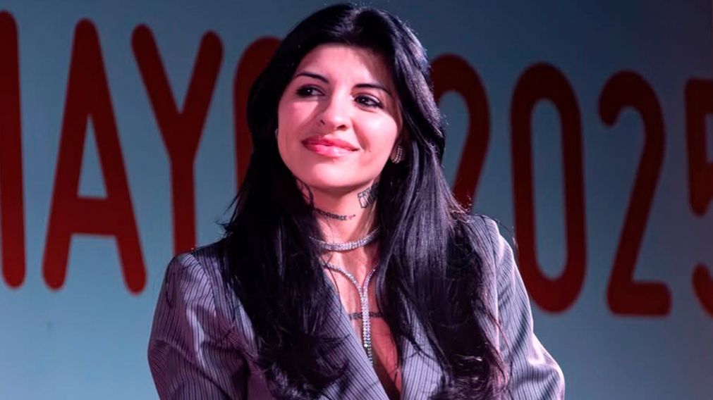Cazzu presentó "Perreo, una revolución" en la Feria del Libro y abrió su corazón: "Me volví a sentir una impostora"