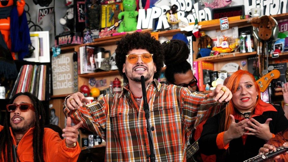 PJ Sin Suela brilló en el Tiny Desk con show inclusivo y lengua de señas en vivo