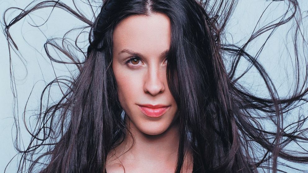 "Jagged Little Pill": el álbum de Alanis Morissette que dominó Reino Unido en 1996 con seis himnos generacionales