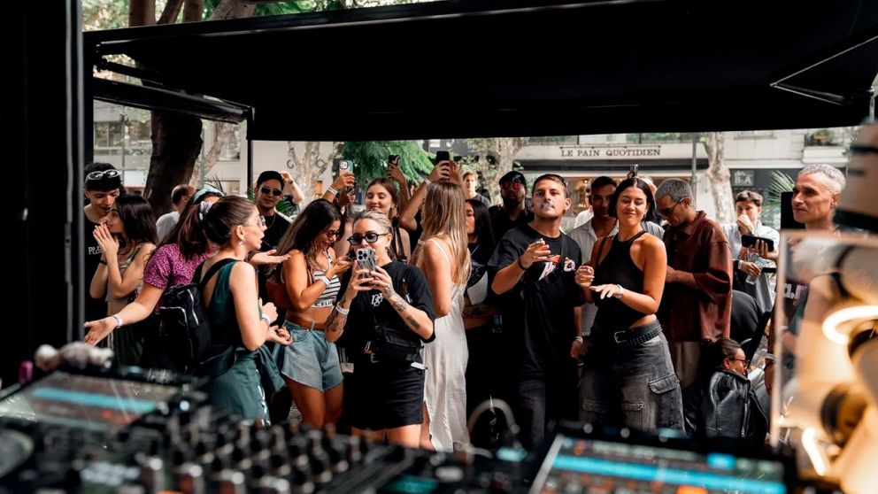 Las coffee raves llegan a Argentina: fiestas sin alcohol para empezar el día con música y café