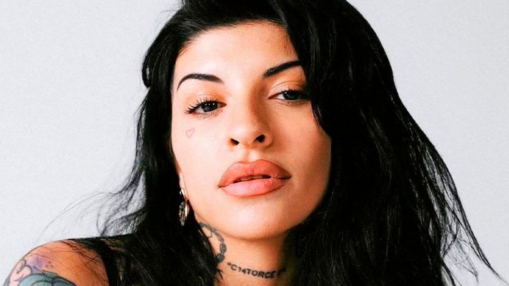 Cazzu lanza Perreo, una revolución: un libro valiente que reescribe el lugar de la mujer en la música urbana