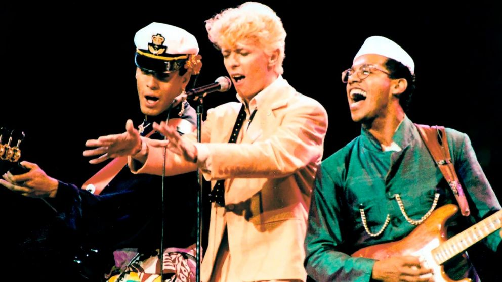 "Lets Dance": David Bowie conquistó el #1 en 1983 con su himno bailable junto a Stevie Ray Vaughan