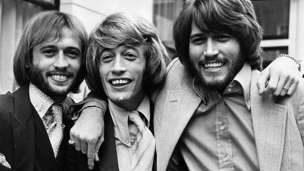 En 1979, Bee Gees llegaron al Nº1 en UK con "Spirits Have Flown" y empataron un récord de los Beatles