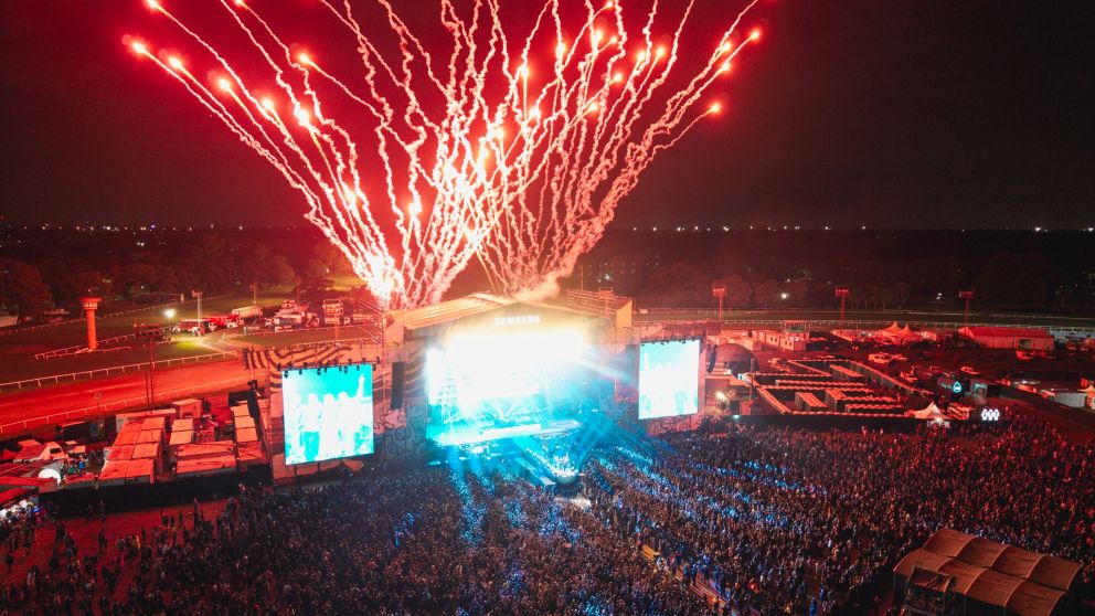 Se coló al LollaPalooza 2025 vestido de barrendero