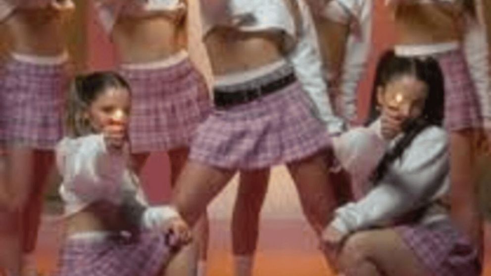 Una fan sorprendió a Emilia Mernes con una recreación perfecta de su videoclip "Cuatro Veinte"