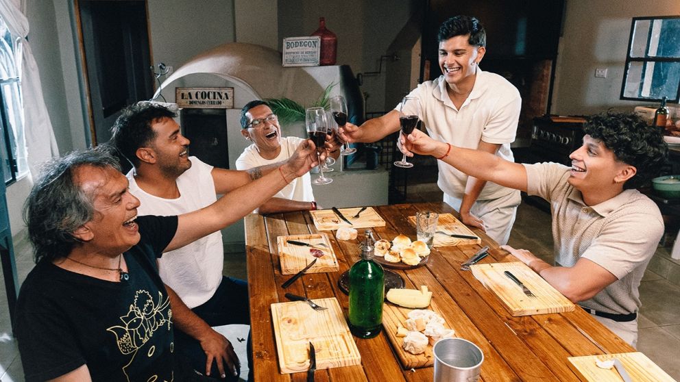 Cumbia y folklore se fusionan: Migrantes y Los Nocheros sorprenden con "Mi Chica de Pueblo"