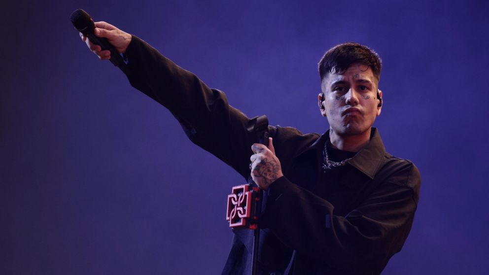 Duki no pudo con "el Monstruo de la Quinta Vergara" en Viña del Mar...literalmente lo domó!