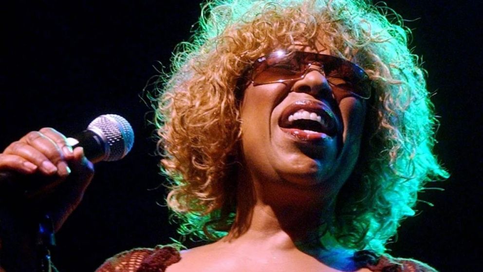 El adiós a la voz de "Killing Me Softly": murió Roberta Flack