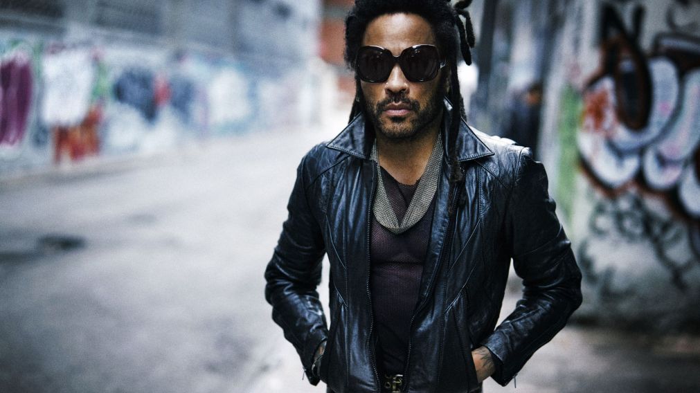 Lenny Kravitz está de regreso con "TK421", un tema con videoclip 'al desnudo'.