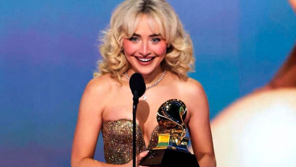 Sabrina Carpenter y el mensaje oculto en su vestido de los Grammy 2025