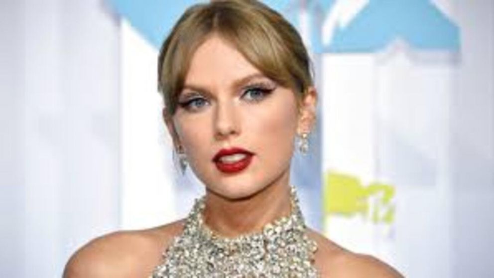 Video: así llegó Taylor Swift al partido de su novio, Travis Kelce