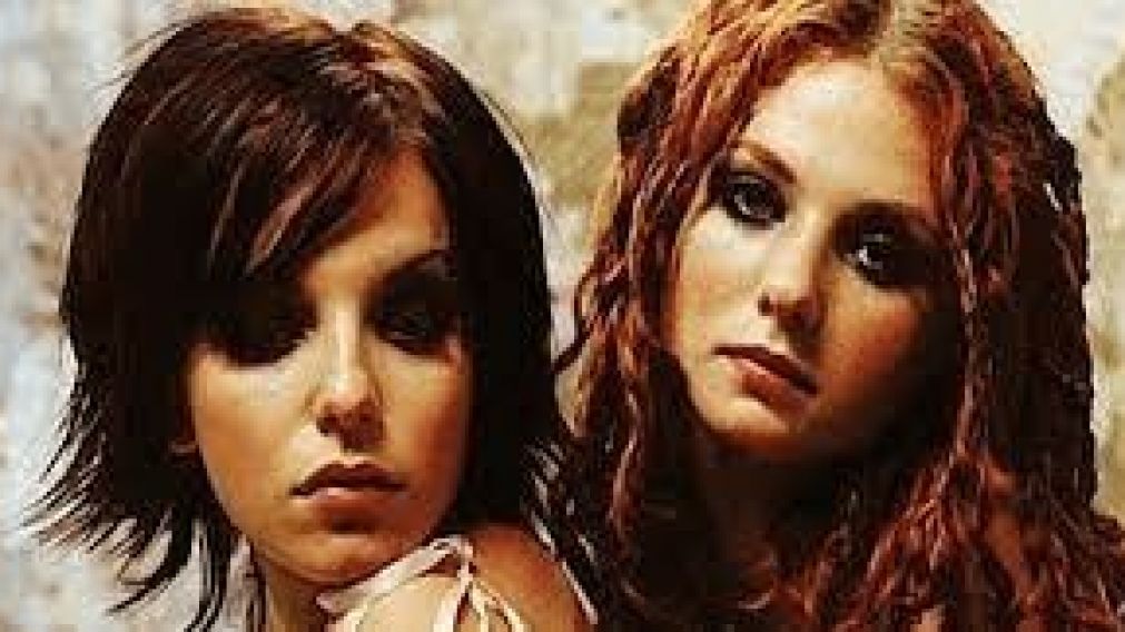En 2003, Tatu conquistó el #1 en Reino Unido con "All the Things She Said"