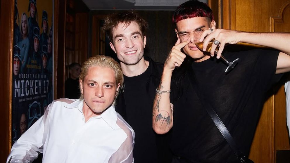 Así fue el encuentro de Ca7riel y Paco Amoroso con Robert Pattinson en una exclusiva noche en París