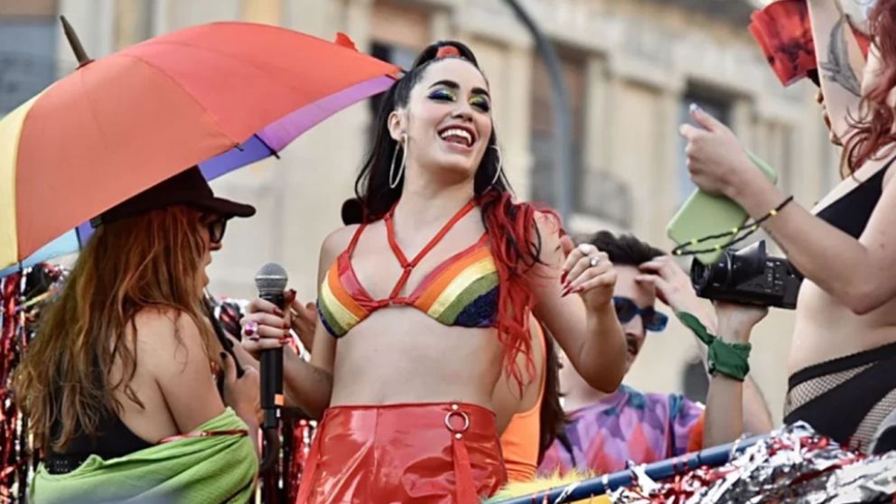 Lali Espósito, Cazzu, Topa, y otros artistas se expresaron por los dichos de Javier Milei y apoyaron la marcha convocada por el colectivo LGBTIQ+