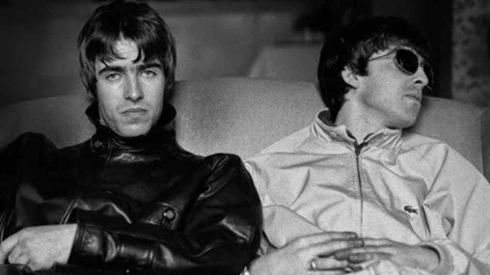 Oasis alcanzó el #1 en 1998 con "All Around the World", el hit más largo de las UK Charts