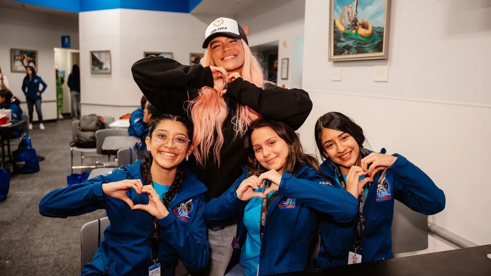 Karol G lanza su primera gala benéfica para empoderar a mujeres latinas