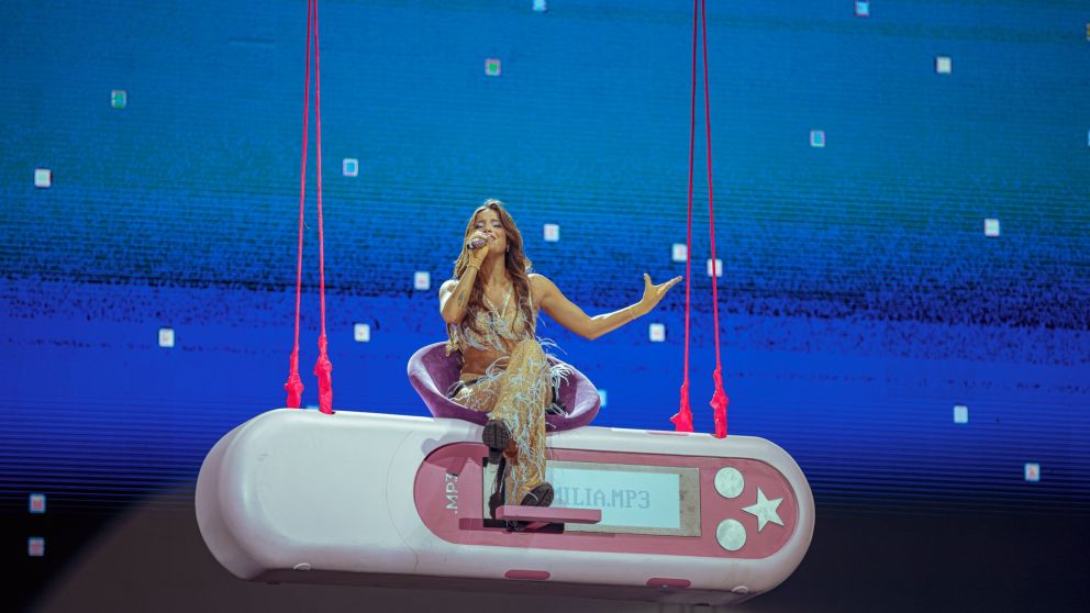 Emilia Mernes paraliza Colombia con su MP3 TOUR: una noche de hits y euforia en la tierra del caf�