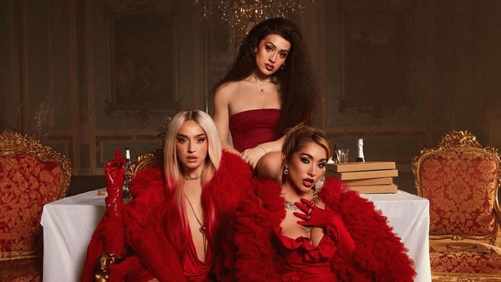 VIDEO: Así es "La Reina Remix", lo nuevo de Lola Índigo junto a Maria Becerra y Villano Antillano