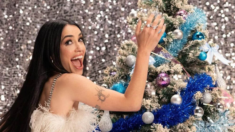 Videos: La emoción de las mini fans de Lali Espósito al recibir entradas para Vélez en Navidad