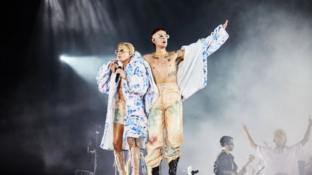 Ca7riel y Paco Amoroso lanzan el álbum en vivo de su show en el Arena