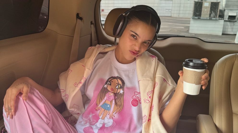 No para de crecer: Emilia Mernes prepara su merchandising oficial