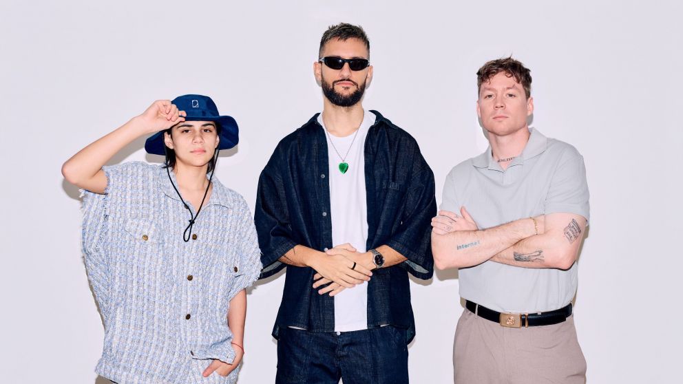 Video: Emanero presentó la versión en vivo de "Si Un Día Estás Sola" junto a Valentino Merlo y Big One