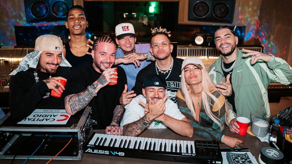Así es "+57": el nuevo lanzamiento de Karol G junto a Feid, Maluma, J Balvin y Blessd