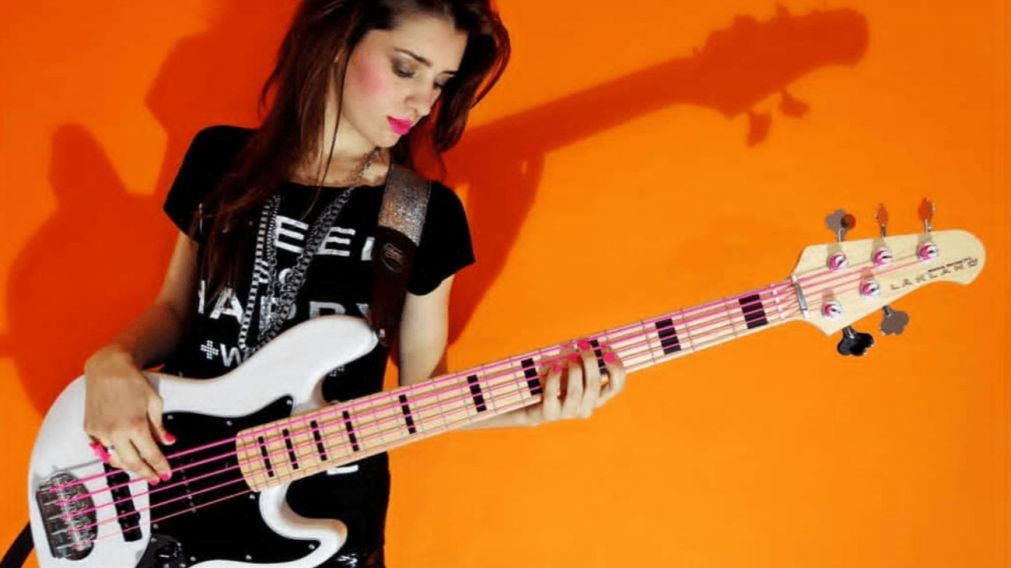 �Qui�n es Luli Bass? La bajista que reemplazar� a Micky Rodr�guez en Los Piojos