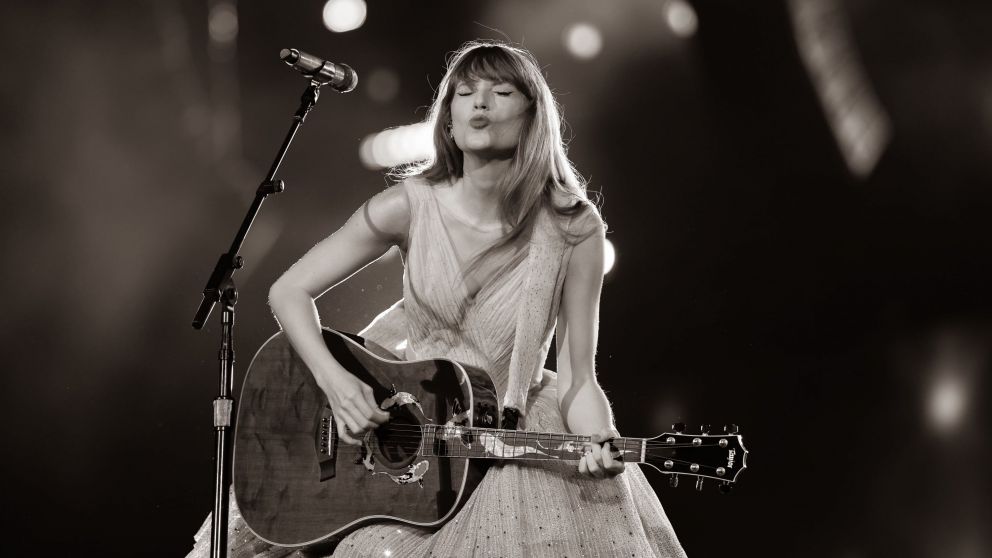 Taylor Swift superó a Rihanna y es la artista femenina más rica en la industria musical