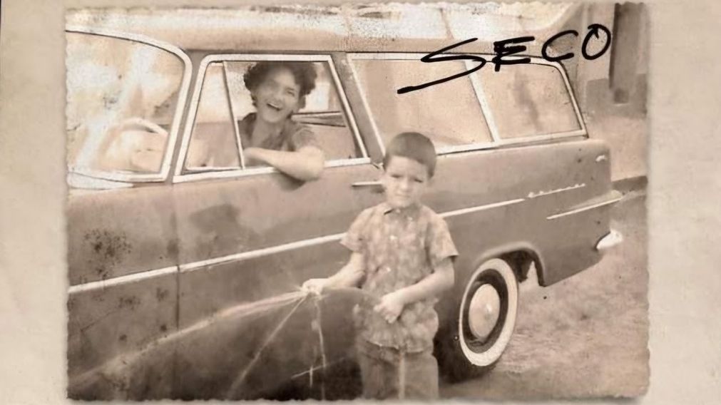 "Seco": Ricardo Arjona presentó la tapa de su nuevo disco