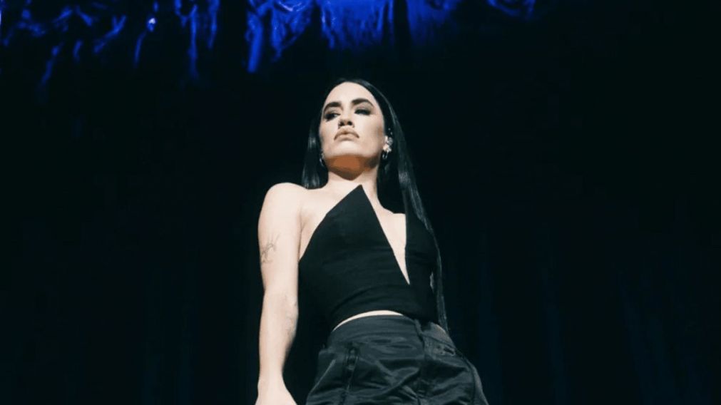 Look gótico: así cantó Lali Espósito con Dillom