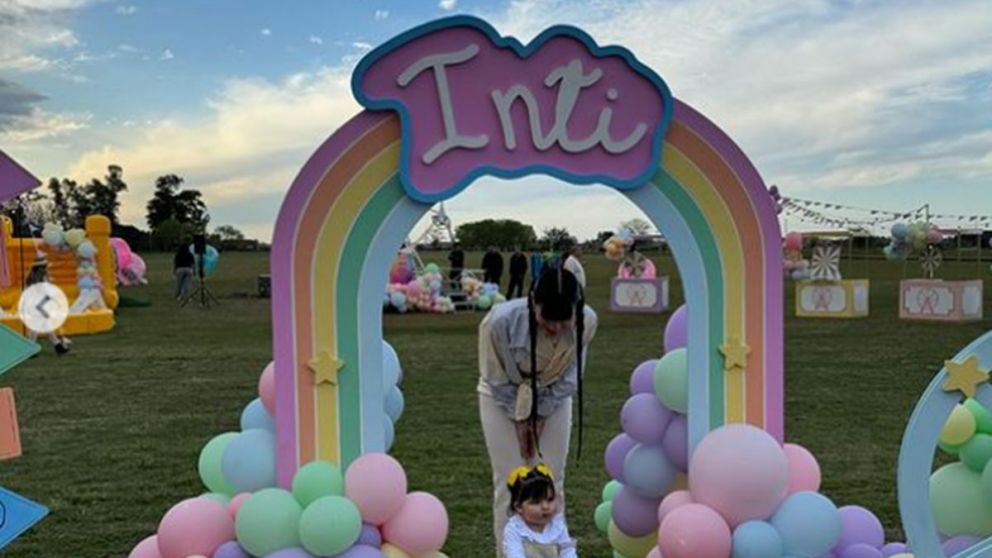 Cazzu celebró el primer año de su hija Inti, acompañada por La Joaqui y Nicki Nicole