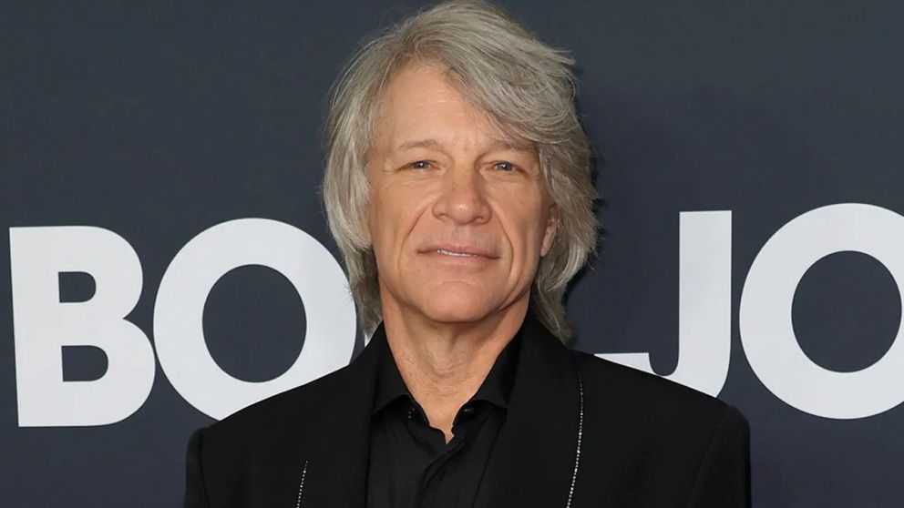 Video: Bon Jovi salv� a una mujer que intent� tirarse de un puente