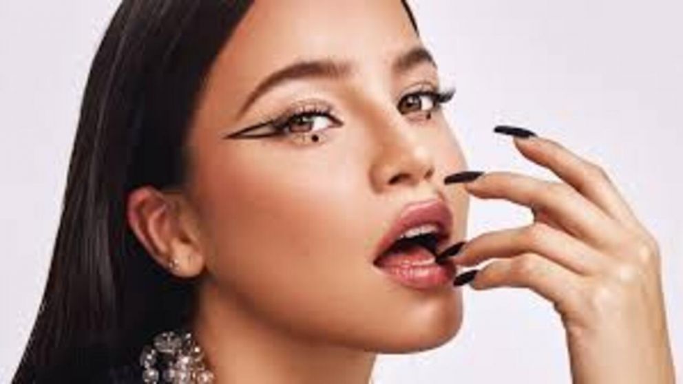 Emilia Mernes alcanzó el número 1 en el Top Ten de Spotify Argentina