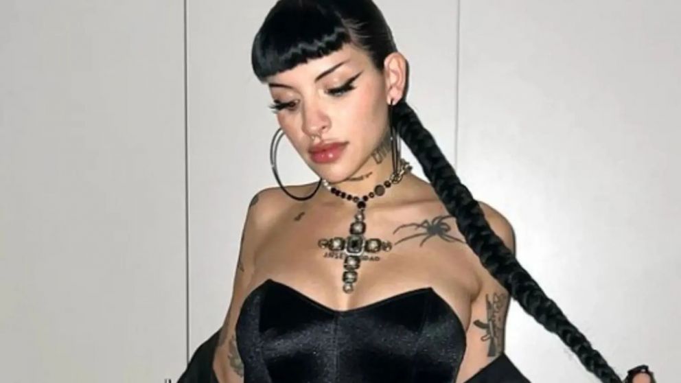 Cazzu reapareció tras su separación de Christian Nodal con una emotiva interpretación de Selena