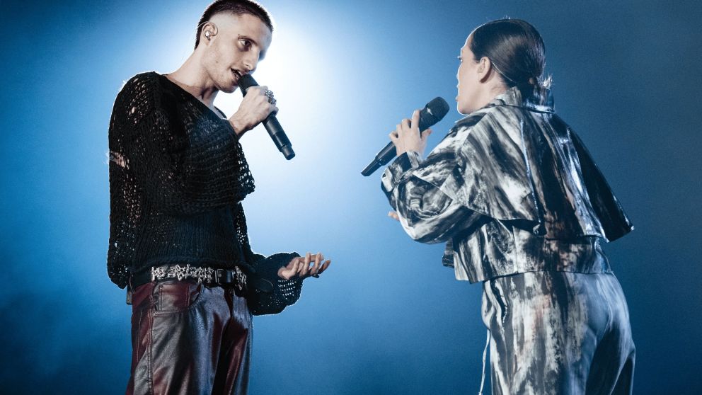 Wos lanz� "La Niebla", junto a Natalia Lafourcade, en vivo en el estadio de Racing Club