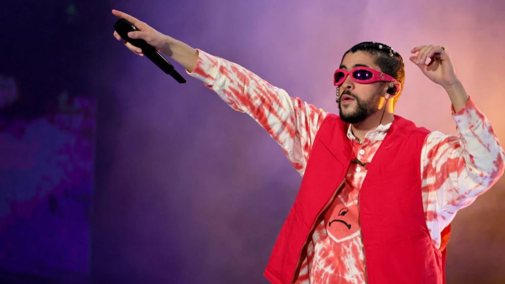 Bad Bunny convirti� el Super Bowl en una gran fiesta latina con un fuerte mensaje pol�tico: "Lo �nico m�s poderoso que el odio es el amor"
