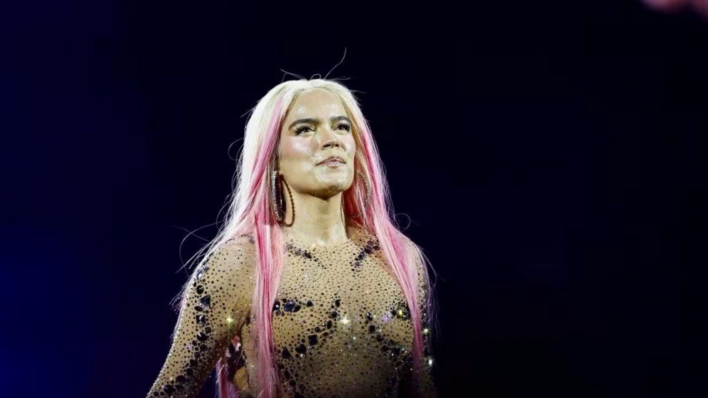 Karol G cantó en el Santiago Bernabéu de Madrid y visitó un hospital de niños