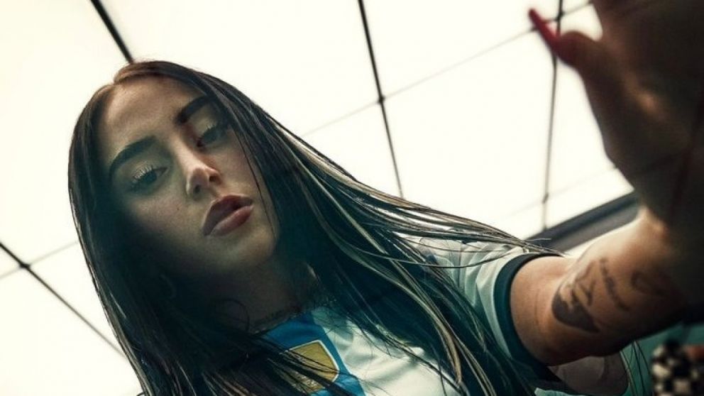 Así es "Desquite", la nueva colaboración de Nicki Nicole con Grupo Frontera: ¿un palito para Peso Pluma?