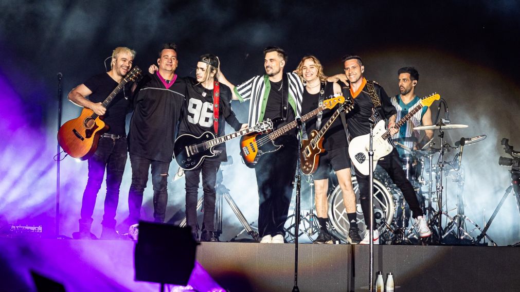 Tan Biónica y Airbag presentan "Arruinarse" en vivo en River Plate