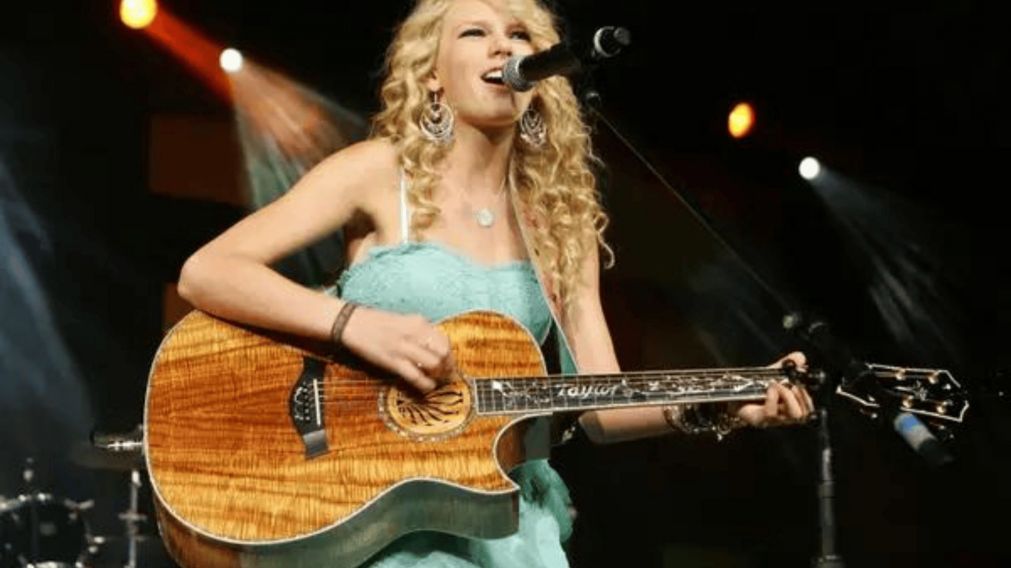 Lainey Wilson comparte una anécdota sobre los comienzos de Taylor Swift.