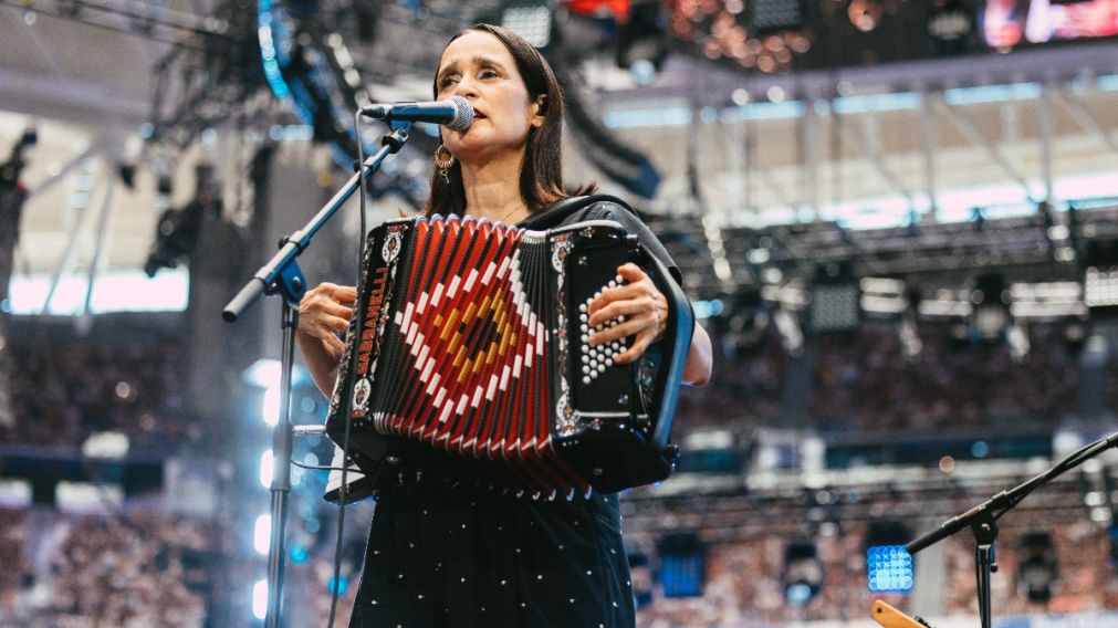 Con todos sus éxitos: Julieta Venegas abrió "La Velada del Año IV"