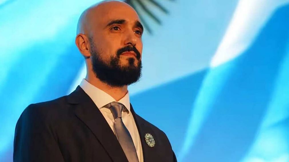 Abel Pintos va a cantar en la final de la Copa América