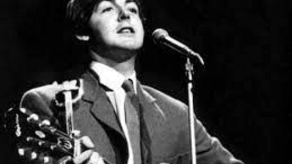 Qué piensa Paul McCartney de los cambios que Elvis Presley y Frank Sinatra le hicieron a la letra de "Yesterday"