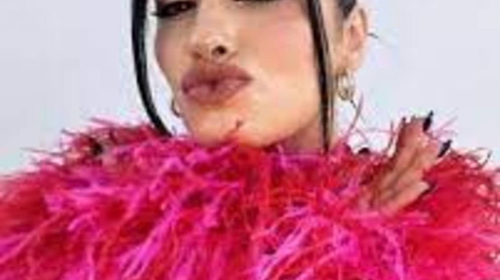 Lali Espósito le donó parte de su ropa a otra cantante