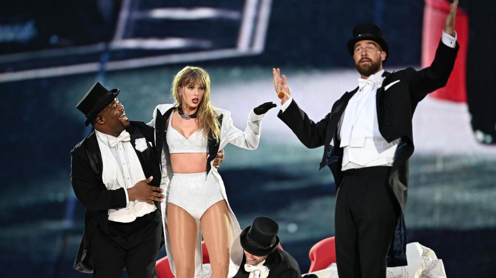 Travis Kelce, el novio de Taylor Swift, sorprendi� a todos en medio del show en Londres